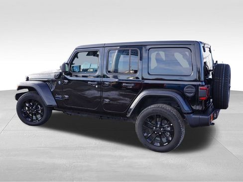 Certified 2025 Jeep Wrangler Unlimited Sahara w/ Safety Group image 9