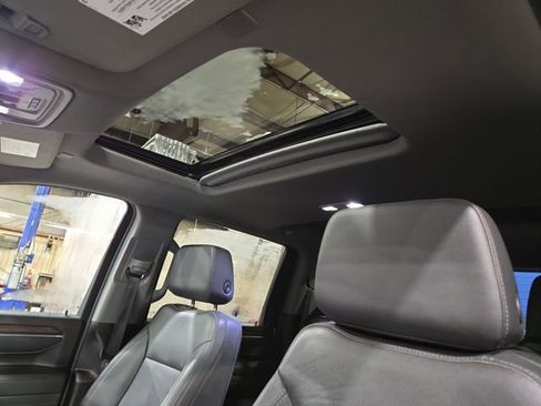 Used 2024 GMC Sierra 3500 SLT w/ SLT Premium Package image 32