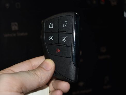 Used 2025 GMC Acadia Elevation image 14