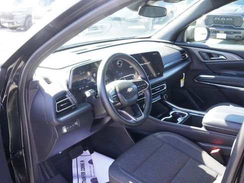 Used 2025 Chevrolet Traverse LT w/ Driver Confidence Package image 19