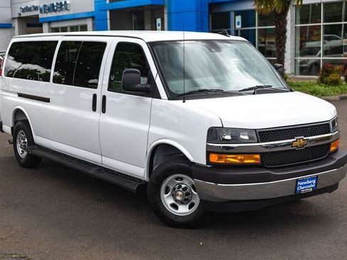Used 2025 Chevrolet Express 3500 LT w/ LT Preferred Equipment Group RWD image 2