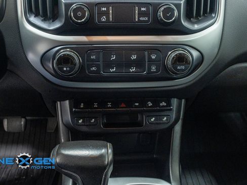 Used 2021 Chevrolet Colorado ZR2 w/ Colorado ZR2 Bison Edition image 19