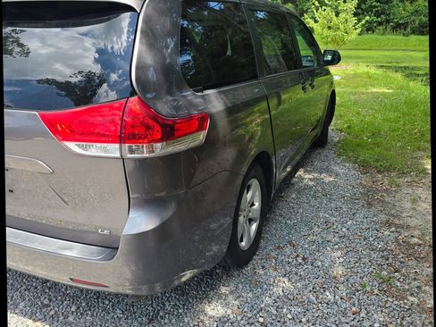 Used 2014 Toyota Sienna LE FWD image 9
