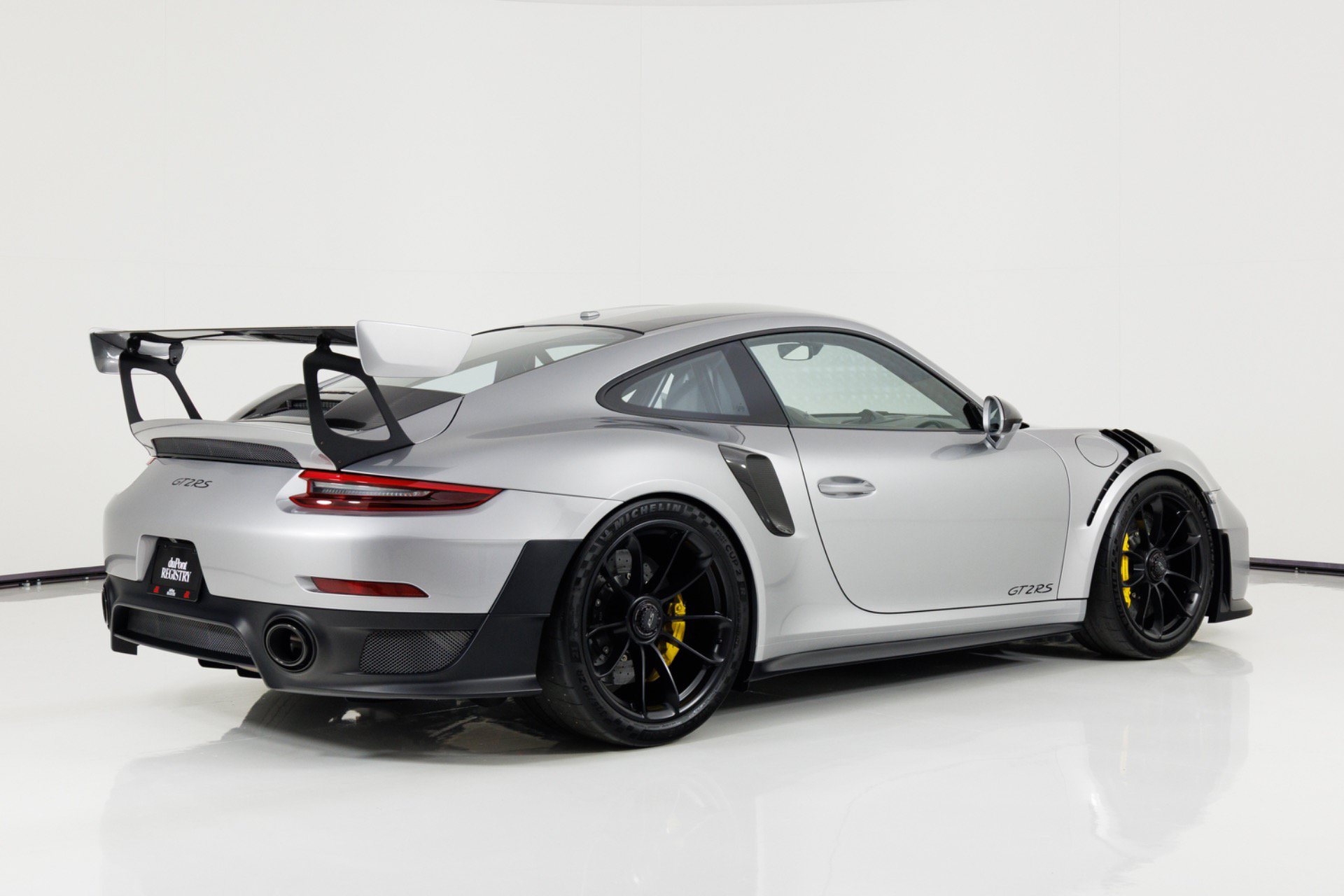 Used 2018 Porsche 911 GT2 RS RWD image 3