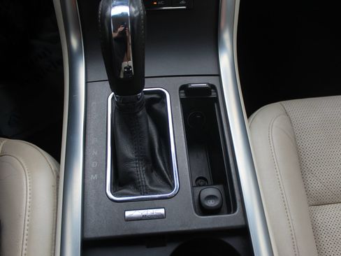 Used 2010 Lincoln MKS FWD image 33