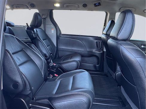 Used 2015 Toyota Sienna SE FWD image 25