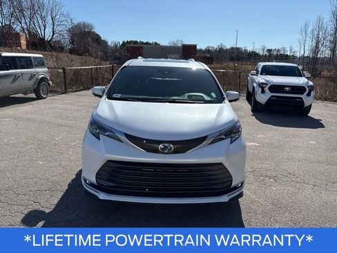 Used 2025 Toyota Sienna Platinum image 3