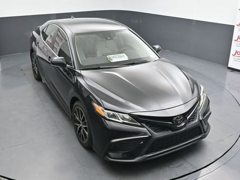 Used 2024 Toyota Camry SE FWD image 10