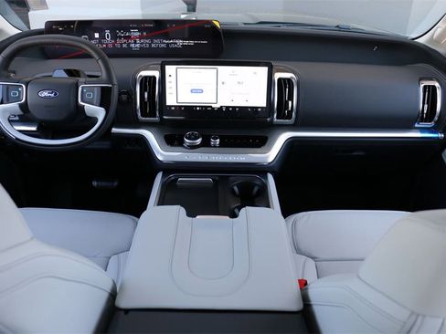 New 2025 Ford Expedition Platinum w/ Driver's Package image 27