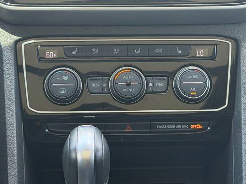 Certified 2023 Volkswagen Atlas SEL R-Line AWD/4WD image 18