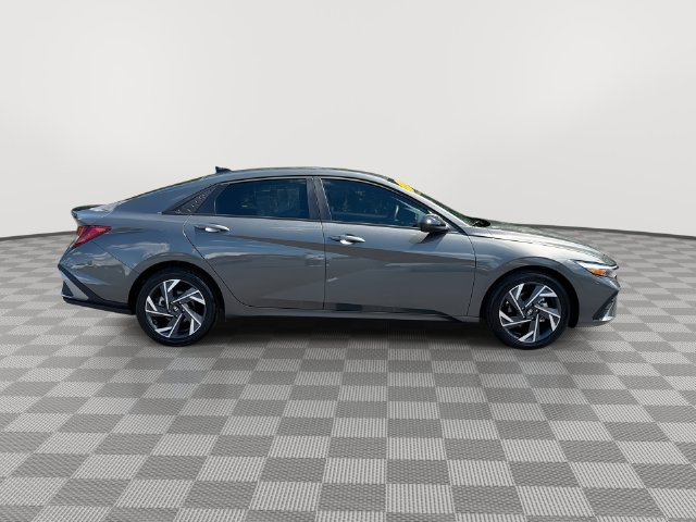Used 2025 Hyundai Elantra Sport FWD image 13