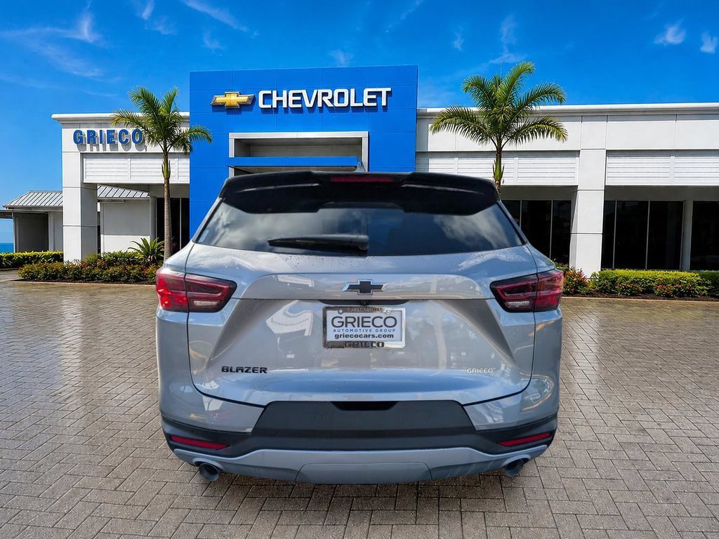 New 2026 Chevrolet Blazer LT w/ LPO, Black Sport Package FWD image 8