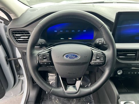 Used 2025 Ford Escape Platinum image 33