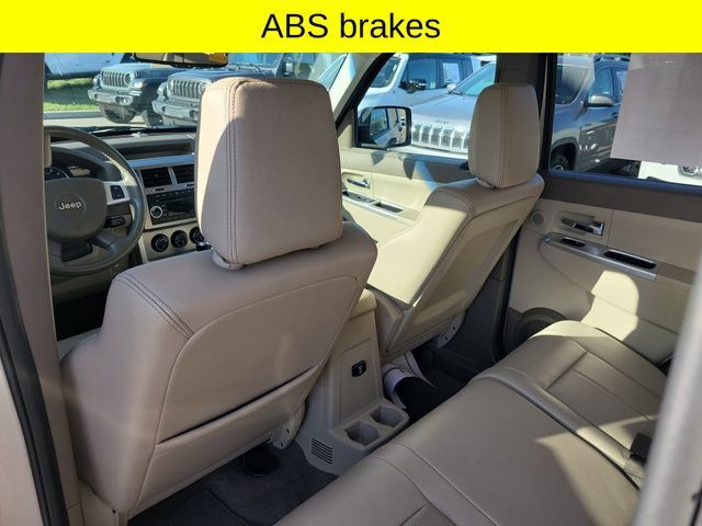 Used 2009 Jeep Liberty Limited w/ Premium Group AWD/4WD image 27