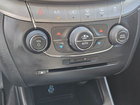 Used 2018 Dodge Journey Crossroad w/ Popular Equipment Group AWD/4WD image 24