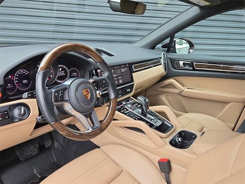 Used 2021 Porsche Cayenne Coupe image 4