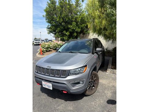 Used 2019 Jeep Compass Trailhawk AWD/4WD image 2