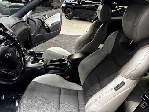 Used 2016 Hyundai Genesis 3.8 image 33