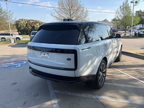 Used 2023 Land Rover Range Rover SE image 9