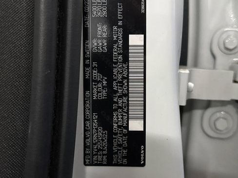 Used 2023 Volvo XC60 B5 Plus image 21