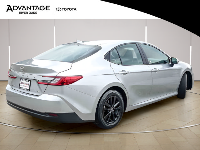 Used 2025 Toyota Camry LE FWD image 8
