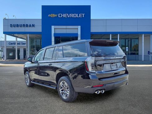 New 2026 Chevrolet Suburban Z71 w/ Comfort Package AWD/4WD image 6