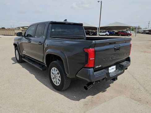 Used 2025 Toyota Tacoma SR5 AWD/4WD image 6