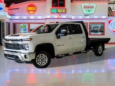 Used 2024 Chevrolet Silverado 2500 LT w/ Convenience Package image 2