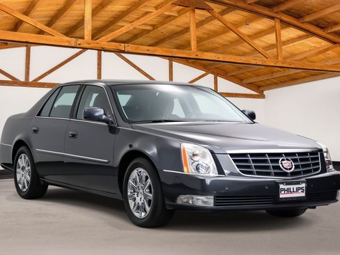 Used 2011 Cadillac DTS Premium FWD image 7