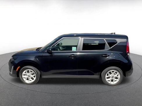 Used 2025 Kia Soul LX w/ LX Technology Package FWD image 9