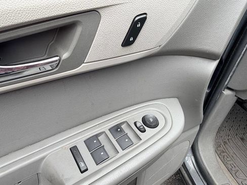 Used 2014 Chevrolet Traverse LS image 9