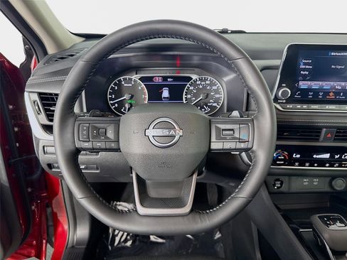 Used 2026 Nissan Rogue SV FWD image 13