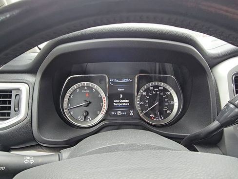 Used 2018 Nissan Titan SV w/ SV Convenience Package image 19