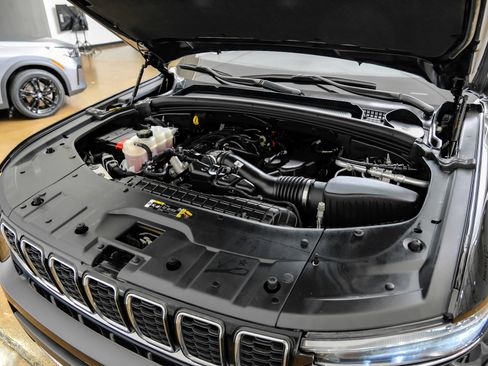 Used 2023 Jeep Grand Cherokee L Limited AWD/4WD image 54