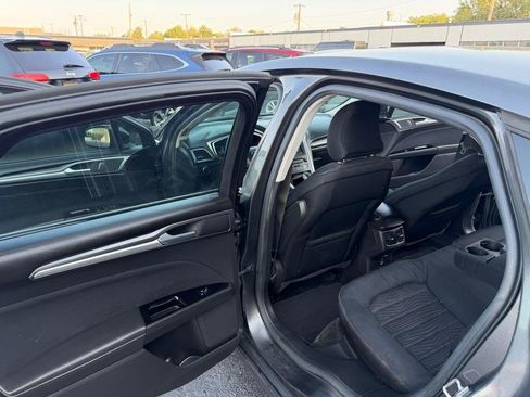 Used 2016 Ford Fusion SE FWD image 10