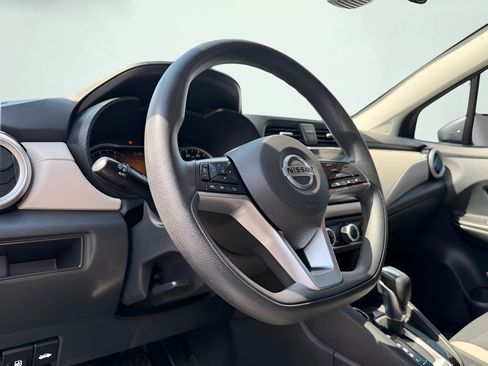 Used 2021 Nissan Versa SV FWD image 33