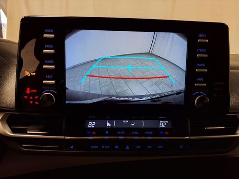 Used 2024 Toyota Sienna XLE image 14