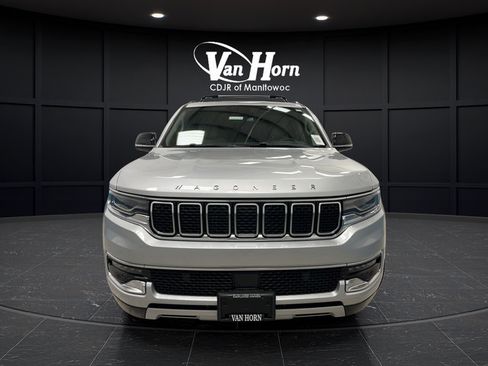 Used 2024 Jeep Wagoneer Series II w/ Premium Group I AWD/4WD image 2