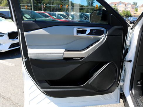 Used 2022 Ford Explorer XLT w/ Equipment Group 202A image 13