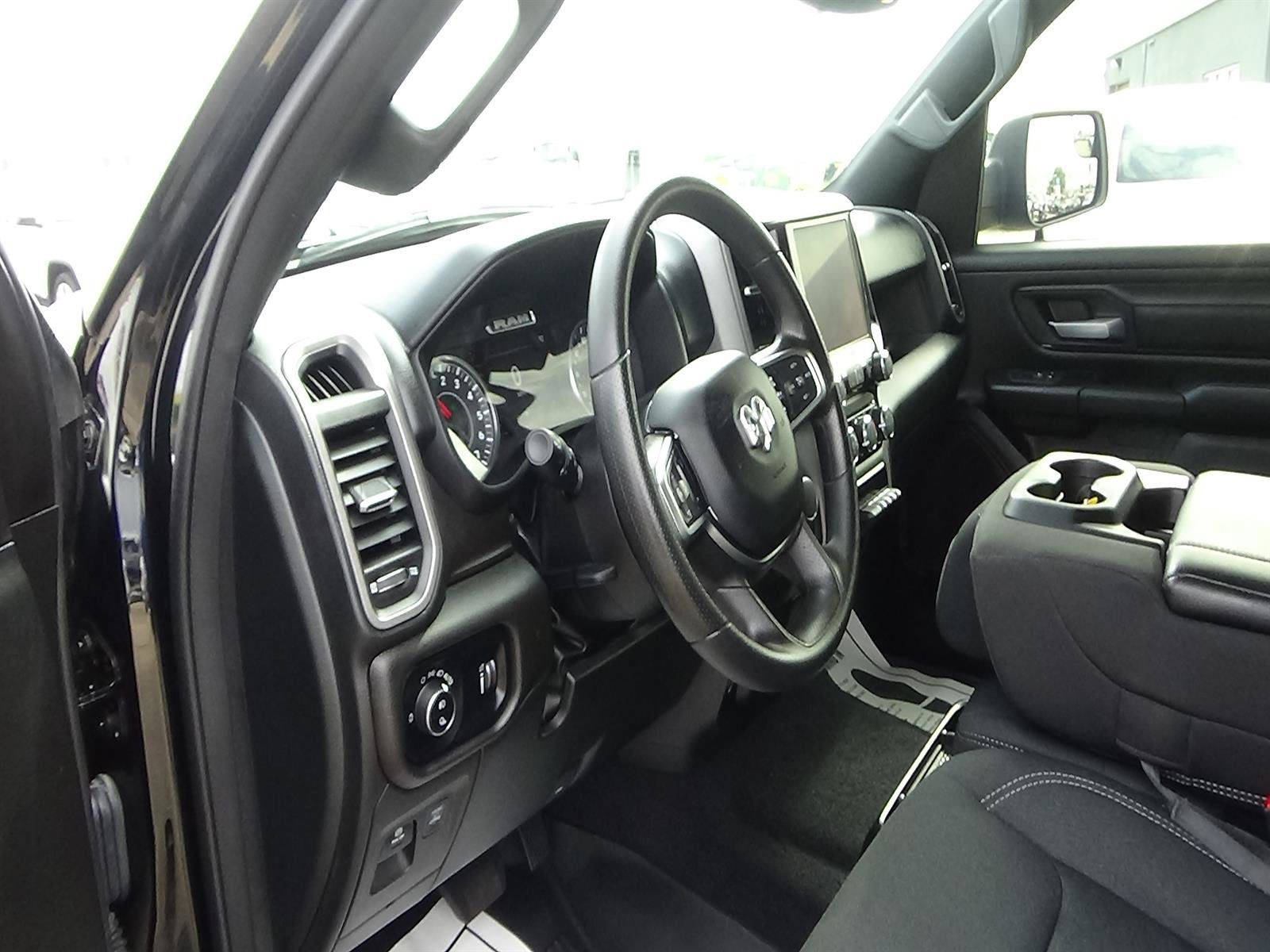 Used 2025 RAM 1500 Warlock AWD/4WD image 19