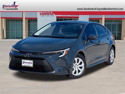 Used 2026 Toyota Corolla LE image 1