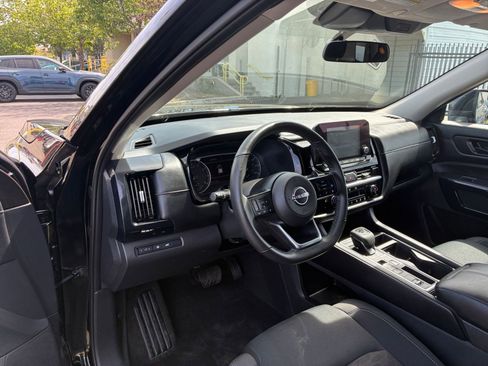 Used 2025 Nissan Pathfinder SV image 37