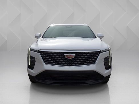 Certified 2024 Cadillac XT4 Luxury w/ Cold Weather Package image 7