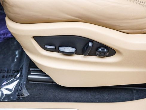 Used 2022 Porsche Cayenne Platinum Edition image 25