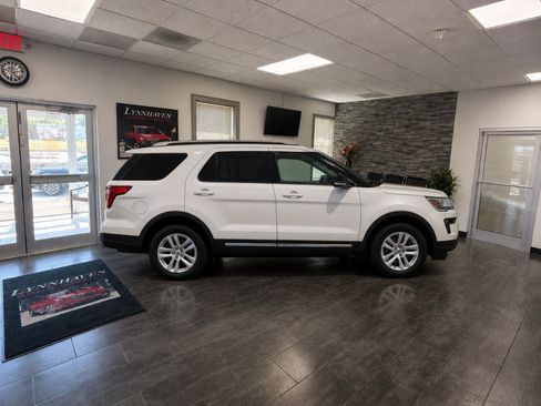 Used 2018 Ford Explorer XLT w/ Equipment Group 202A AWD/4WD image 7