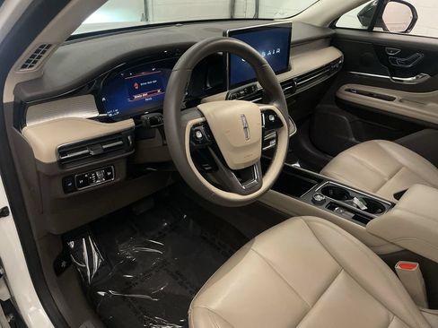 Used 2023 Lincoln Corsair AWD image 4