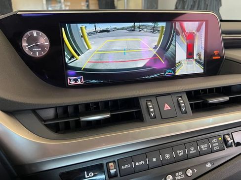 Used 2021 Lexus ES 300h w/ Accessory Package FWD image 32