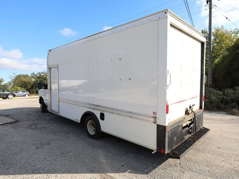 Used 2016 Ford E-350 and Econoline 350 Super Duty image 8