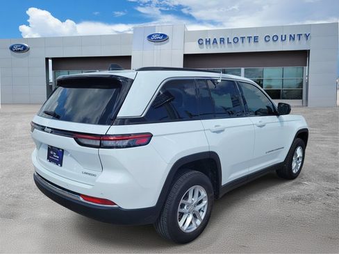 Used 2025 Jeep Grand Cherokee Laredo RWD image 4