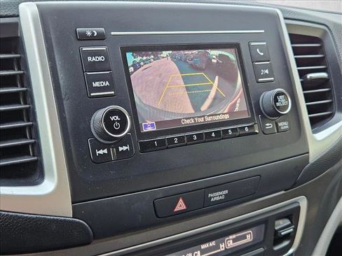 Used 2018 Honda Pilot LX image 12